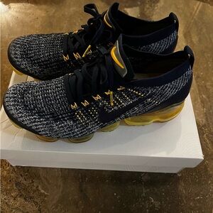 Vapor max size 12 blue and yellow.